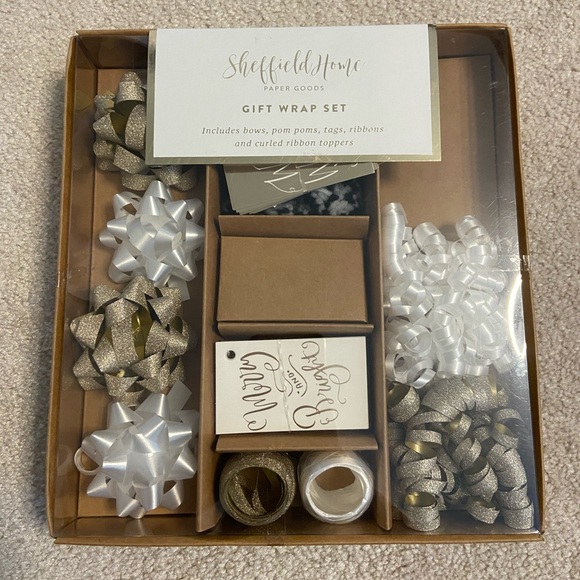 Brand new Gift Wrap Set - Picture 1 of 1